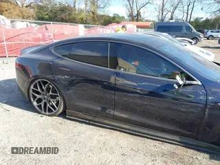 2015 Tesla Model S 85D with VIN 5YJSA4H47FF083005, listed as a IAAI auction lot 40970624 with 84,327 mi miles. Bid and sale history available at carsss.com. Image 19.