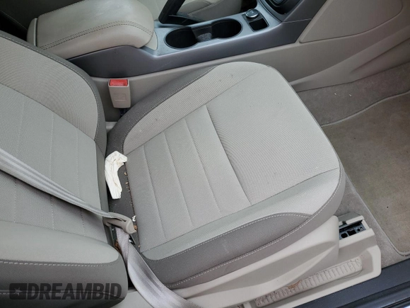 2014 Ford Escape SE z VIN 1FMCU9GX8EUC02895, wystawiony jako IAAI lot #42511705 z przebiegiem 104 900 mil mil oraz . Historia ofert i sprzedaży dostępna na DreamBid. Obrazek 18.