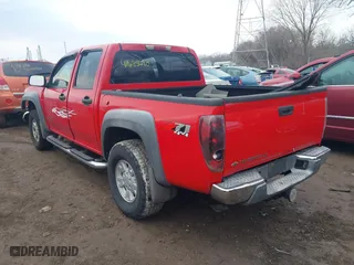 2005 Chevrolet Colorado 1SF LS Z71 with VIN 1GCDT136358265714, listed as a IAAI auction lot 41685690 with 117,999 mi miles. Bid and sale history available at carsss.com. Image 3.
