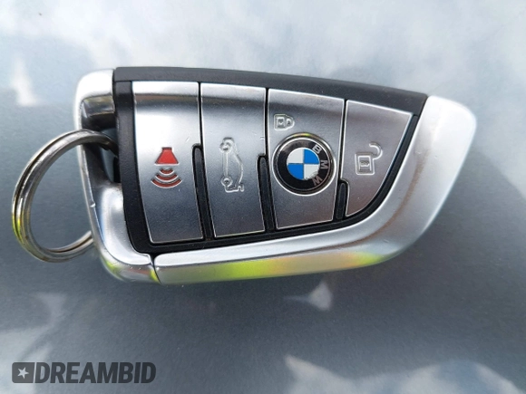 2019 BMW 5 Series 530i xDrive z VIN WBAJA7C51KWW12626, wystawiony jako IAAI lot #42335449 z przebiegiem 71 798 mil mil oraz . Historia ofert i sprzedaży dostępna na DreamBid. Obrazek 11.