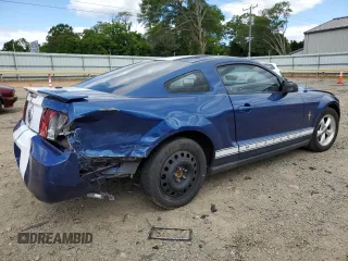 2007 Ford Mustang Deluxe z VIN 1ZVHT80N075219801, wystawiony jako Copart lot #57247925 z przebiegiem 203 385 mil mil oraz Czysty tytuł • Clean title. Historia ofert i sprzedaży dostępna na DreamBid. Obrazek 3.