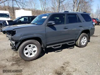 2024 Toyota 4Runner SR5 Premium with VIN JTENU5JR1R6264953, listed as a Copart auction lot 48322375 with 8,485 mi miles and Salvage Title. Bid and sale history available at carsss.com. Image 1.