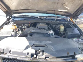 2000 Chevrolet Silverado 1500 LS with VIN 1GCEK19T2YE108024, listed as a IAAI auction lot 41880064 with 299,240 mi miles. Bid and sale history available at carsss.com. Image 10.