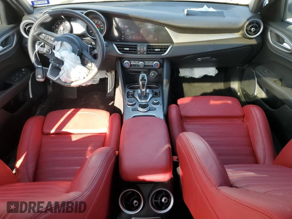 2023 Alfa Romeo Giulia Veloce z VIN ZARFAMBN3P7669720, wystawiony jako Copart lot #71824654 z przebiegiem 10 965 mil mil oraz Szkody całkowita. Historia ofert i sprzedaży dostępna na DreamBid. Obrazek 8.