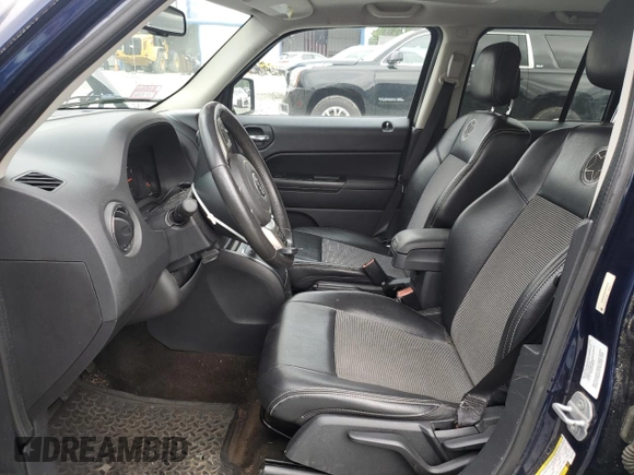 2013 Jeep Patriot Latitude z VIN 1C4NJRFB9DD274778, wystawiony jako Copart lot #58672365 z przebiegiem 125 246 mil mil oraz Czysty tytuł • Clean title. Historia ofert i sprzedaży dostępna na DreamBid. Obrazek 7.