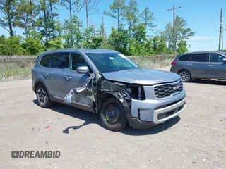 2025 Kia Telluride S z VIN 5XYP64GC0SG589567, wystawiony jako IAAI lot #42339076 z przebiegiem 13 475 mil mil oraz . Historia ofert i sprzedaży dostępna na DreamBid. Obrazek 1.