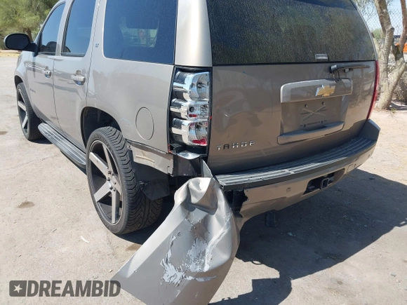 2007 Chevrolet Tahoe LT z VIN 1GNFC13077R226276, wystawiony jako IAAI lot #42232796 z przebiegiem 169 595 mil mil oraz . Historia ofert i sprzedaży dostępna na DreamBid. Obrazek 12.