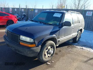 2002 Chevrolet Blazer LS z VIN 1GNDT13W82K183578, wystawiony jako IAAI lot #41349710 z przebiegiem Nie podano mil oraz . Historia ofert i sprzedaży dostępna na DreamBid. Obrazek 2.