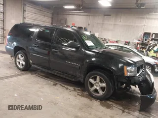 2008 Chevrolet Suburban LT w/3LT with VIN 1GNFK16388J153783, listed as a IAAI auction lot 42080742 with 301,158 mi miles. Bid and sale history available at carsss.com. Image 1.