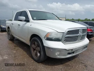 2017 Ram 1500 Lone Star Silver z VIN 1C6RR6LT6HS769308, wystawiony jako IAAI lot #42508245 z przebiegiem 159 770 mil mil oraz . Historia ofert i sprzedaży dostępna na DreamBid. Obrazek 1.