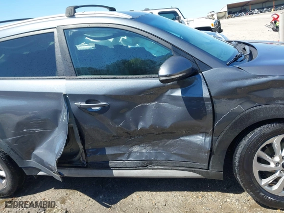 2017 Hyundai Tucson Value with VIN KM8J33A23HU405296, listed as a IAAI auction lot 41887237 with 114,027 mi miles. Bid and sale history available at carsss.com. Image 13.