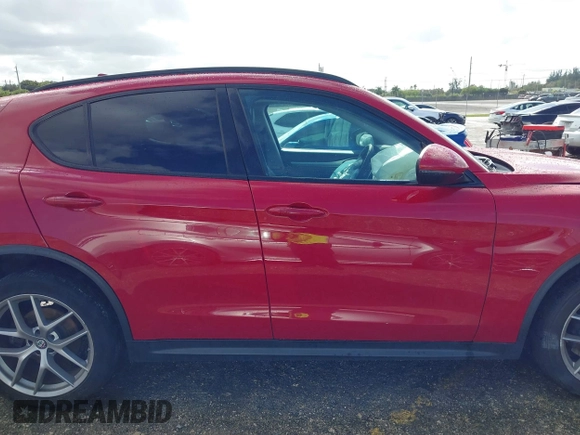 2018 Alfa Romeo Stelvio Sport z VIN ZASFAKPN0J7B61761, wystawiony jako IAAI lot #41144776 z przebiegiem 34 314 mil mil oraz . Historia ofert i sprzedaży dostępna na DreamBid. Obrazek 13.