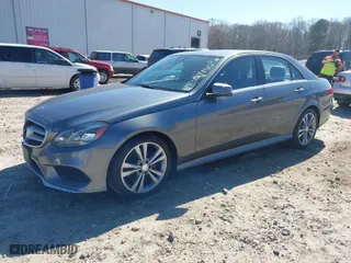 2016 Mercedes-Benz E-Class E 350 Luxury with VIN WDDHF8JB9GB268131, listed as a IAAI auction lot 41809946 with 118,547 mi miles. Bid and sale history available at carsss.com. Image 2.