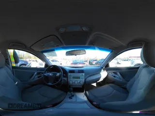 2008 Toyota Camry LE z VIN 4T1BE46K48U775136, wystawiony jako IAAI lot #41990667 z przebiegiem 214 129 mil mil oraz . Historia ofert i sprzedaży dostępna na DreamBid. Obrazek 20.