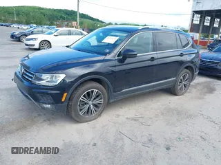 2018 Volkswagen Tiguan SEL z VIN 3VV2B7AXXJM145781, wystawiony jako IAAI lot #42273176 z przebiegiem 86 610 mil mil oraz . Historia ofert i sprzedaży dostępna na DreamBid. Obrazek 18.