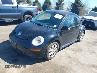 2010 Volkswagen New Beetle Coupe with VIN 3VWPW3AGXAM000609, listed as a IAAI auction lot 41859688 with 178,924 mi miles. Bid and sale history available at carsss.com. Image 2.