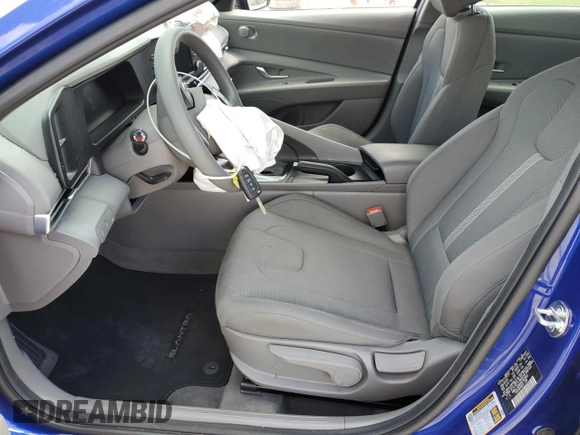 2024 Hyundai Elantra SE z VIN KMHLL4DG5RU740860, wystawiony jako Copart lot #47126855 z przebiegiem 34 990 mil mil oraz Nie do naprawy • Non repairable. Historia ofert i sprzedaży dostępna na DreamBid. Obrazek 7.