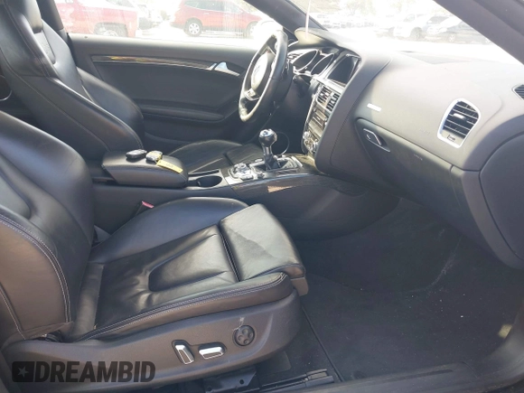 2013 Audi S5 Premium Plus z VIN WAUCGAFR6DA023803, wystawiony jako IAAI lot #42036505 z przebiegiem 140 079 mil mil oraz . Historia ofert i sprzedaży dostępna na DreamBid. Obrazek 5.