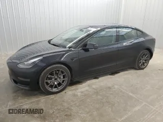 2022 Tesla Model 3 z VIN 5YJ3E1EA1NF188851, wystawiony jako Copart lot #59259325 z przebiegiem 142 223 mil mil oraz Czysty tytuł • Clean title. Historia ofert i sprzedaży dostępna na DreamBid. Obrazek 1.