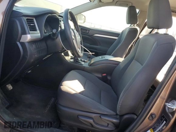 2018 Toyota Highlander LE with VIN 5TDZZRFH6JS288376, listed as a Copart auction lot 43353975 with 93,706 mi miles and Non repairable. Bid and sale history available at DreamBid. Image 7.