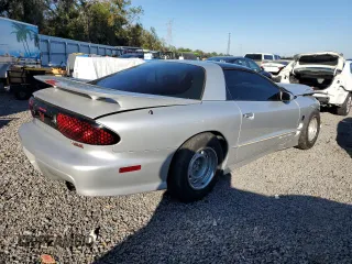 2002 Pontiac Firebird Formula z VIN 2G2FV22G822152907, wystawiony jako Copart lot #87459634 z przebiegiem 64 858 mil mil oraz Szkody całkowita. Historia ofert i sprzedaży dostępna na DreamBid. Obrazek 3.