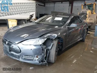 2015 Tesla Model S 85D with VIN 5YJSA1E45FF108485, listed as a IAAI auction lot 41591796 with 61922 miles. Bid and sale history available at carsss.com. Image 21.