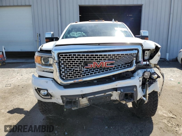 2016 GMC Sierra 2500HD Denali z VIN 1GT12UE84GF106026, wystawiony jako Copart lot #50755335 z przebiegiem 127 039 mil mil oraz Szkoda całkowita • Salvage title. Historia ofert i sprzedaży dostępna na DreamBid. Obrazek 5.