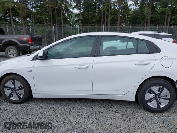 2020 Hyundai Ioniq Blue z VIN KMHC65LC0LU233688, wystawiony jako IAAI lot #42573852 z przebiegiem 61 293 mil mil oraz . Historia ofert i sprzedaży dostępna na DreamBid. Obrazek 15.