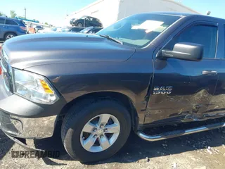 2016 Ram 1500 Express z VIN 1C6RR6KG0GS118906, wystawiony jako IAAI lot #42155565 z przebiegiem 148 016 mil mil oraz . Historia ofert i sprzedaży dostępna na DreamBid. Obrazek 6.