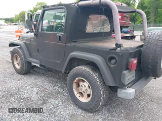 2000 Jeep Wrangler Sport z VIN 1J4FA49S1YP700545, wystawiony jako IAAI lot #42367828 z przebiegiem 214 698 mil mil oraz . Historia ofert i sprzedaży dostępna na DreamBid. Obrazek 3.