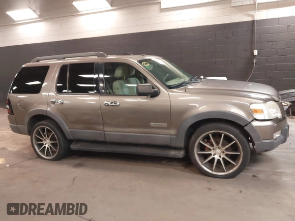 2006 Ford Explorer XLT with VIN 1FMEU73E06UB06021, listed as a IAAI auction lot 41910253 with 202,797 mi miles. Bid and sale history available at carsss.com. Image 13.
