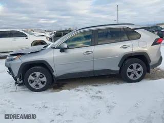 2022 Toyota RAV4 Hybrid XLE with VIN JTMRWRFV4ND568071, listed as a IAAI auction lot 41352014 with 47,513 mi miles. Bid and sale history available at carsss.com. Image 14.