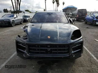 2024 Porsche Cayenne z VIN WP1BA2AY2RDA50764, wystawiony jako Copart lot #44227545 z przebiegiem 21 690 mil mil oraz Szkoda całkowita • Salvage title. Historia ofert i sprzedaży dostępna na DreamBid. Obrazek 5.