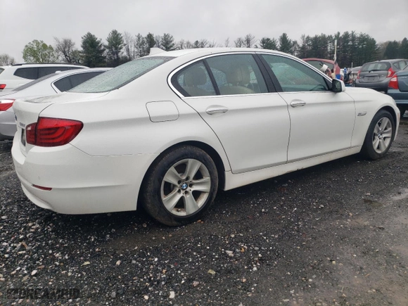 2013 BMW 5 Series 528i xDrive with VIN WBAXH5C57DD112723, listed as a Copart auction lot 51939585 with 111,548 mi miles and Clean Title. Bid and sale history available at carsss.com. Image 3.