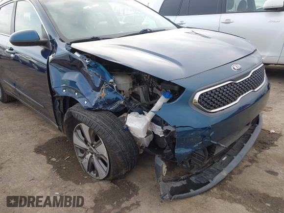 2017 Kia Niro FE with VIN KNDCB3LC1H5093432, listed as a IAAI auction lot 41464983 with 99,516 mi miles. Bid and sale history available at carsss.com. Image 6.