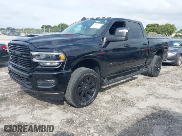 2024 Ram 2500 Laramie z VIN 3C6UR5FL3RG141327, wystawiony jako IAAI lot #41390825 z przebiegiem 8 002 mil mil oraz . Historia ofert i sprzedaży dostępna na DreamBid. Obrazek 2.