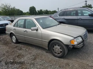1998 Mercedes-Benz C 230/260/280/320 z VIN WDBHA23G8WA648546, wystawiony jako Copart lot #60720975 z przebiegiem 110 926 mil mil oraz Szkoda całkowita • Salvage title. Historia ofert i sprzedaży dostępna na DreamBid. Obrazek 4.
