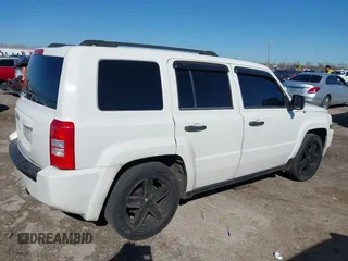 2008 Jeep Patriot Sport with VIN 1J8FF28W08D635875, listed as a IAAI auction lot 41761822 with 285,728 mi miles and . Bid and sale history available at carsss.com. Image 4.