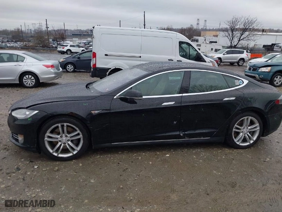 2013 Tesla Model S with VIN 5YJSA1DN9DFP03380, listed as a IAAI auction lot 41865213 with 184,831 mi miles. Bid and sale history available at carsss.com. Image 14.