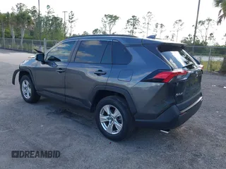 2021 Toyota RAV4 XLE with VIN 2T3W1RFV1MC105518, listed as a IAAI auction lot 41890204 with 46,487 mi miles. Bid and sale history available at carsss.com. Image 3.