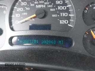 2005 Chevrolet Suburban LS z VIN 3GNEC16Z25G136603, wystawiony jako IAAI lot #42339417 z przebiegiem 382 868 mil mil oraz . Historia ofert i sprzedaży dostępna na DreamBid. Obrazek 7.