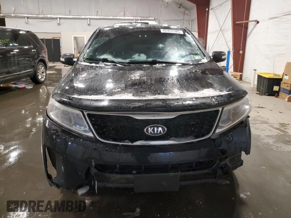 2015 Kia Sorento LX with VIN 5XYKTCA62FG582934, listed as a Copart auction lot 42453385 with 169,718 mi miles and Salvage Title. Bid and sale history available at DreamBid. Image 5.