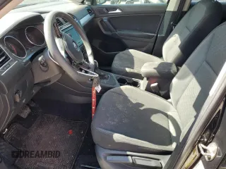 2020 Volkswagen Tiguan S z VIN 3VV1B7AX7LM133358, wystawiony jako Copart lot #61960445 z przebiegiem 74 698 mil mil oraz Szkoda całkowita • Salvage title. Historia ofert i sprzedaży dostępna na DreamBid. Obrazek 7.