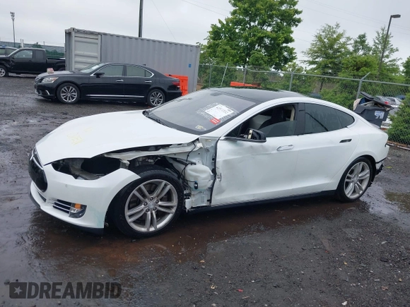 2013 Tesla Model S Performance z VIN 5YJSA1CP9DFP20778, wystawiony jako IAAI lot #42511532 z przebiegiem Nie podano mil oraz . Historia ofert i sprzedaży dostępna na DreamBid. Obrazek 6.