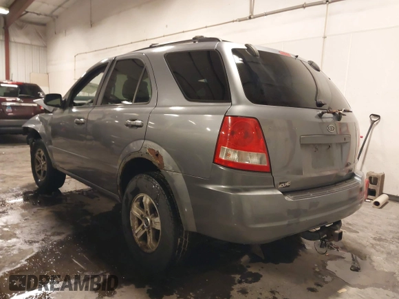 2004 Kia Sorento LX with VIN KNDJC733545251146, listed as a IAAI auction lot 41588725 with 139,571 mi miles. Bid and sale history available at carsss.com. Image 3.