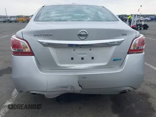 2013 Nissan Altima SV with VIN 1N4AL3AP7DC268367, listed as a IAAI auction lot 41911133 with 192,844 mi miles and . Bid and sale history available at carsss.com. Image 6.