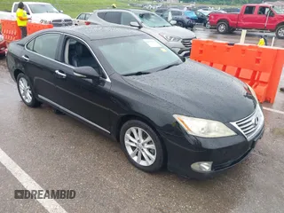 2012 Lexus ES 330 z VIN JTHBK1EG0C2479090, wystawiony jako IAAI lot #42367532 z przebiegiem 244 609 mil mil oraz . Historia ofert i sprzedaży dostępna na DreamBid. Obrazek 1.