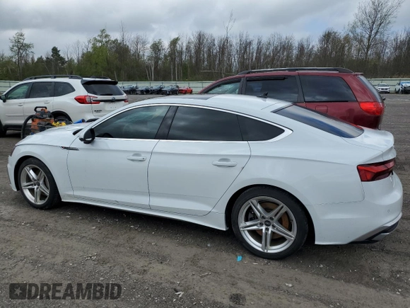 2022 Audi A5 Sportback S line Premium Plus z VIN WAUFACF59NA018118, wystawiony jako Copart lot #55637735 z przebiegiem 34 568 mil mil oraz Szkody całkowita. Historia ofert i sprzedaży dostępna na DreamBid. Obrazek 2.