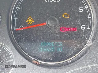 2008 Chevrolet Suburban LTZ z VIN 1GNFC16JX8R252506, wystawiony jako IAAI lot #42402610 z przebiegiem 308 625 mil mil oraz . Historia ofert i sprzedaży dostępna na DreamBid. Obrazek 15.
