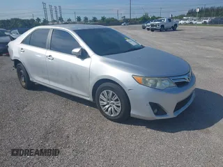 2012 Toyota Camry L z VIN 4T1BF1FK7CU001984, wystawiony jako IAAI lot #41585144 z przebiegiem 20 585 mil mil oraz . Historia ofert i sprzedaży dostępna na DreamBid. Obrazek 1.